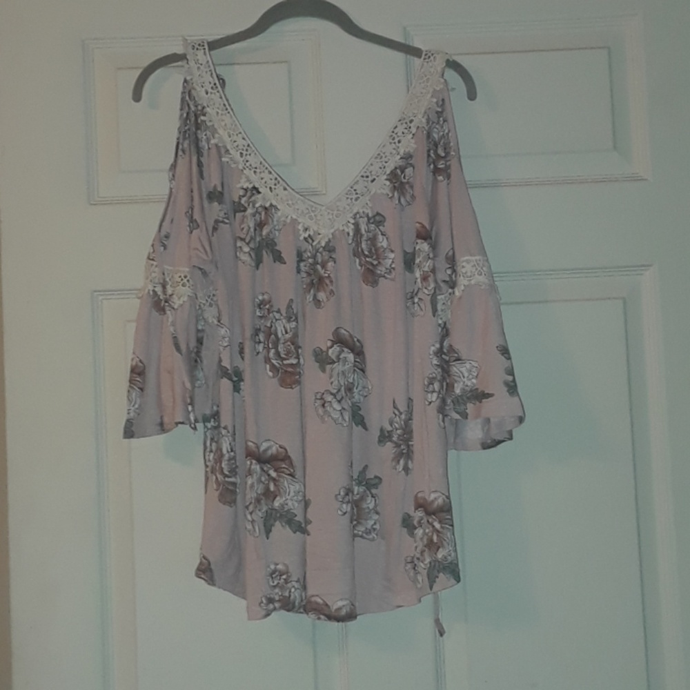 *2for$25* Women's cold-shoulder Boutique top